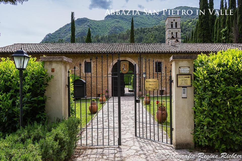 Abbazia San Pietro In Valle Ferentillo Eksteriør billede